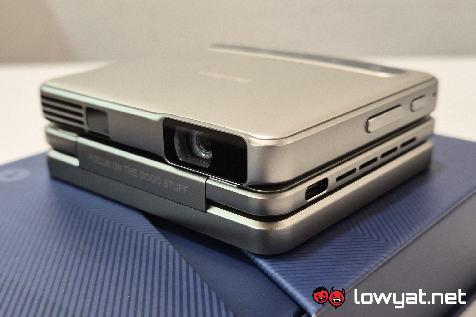 Aurzen Zip Lightning Review: Portable Projector In A Pinch