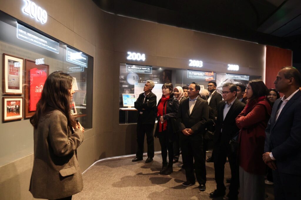 Johor Signs MoU With Alibaba-Linked Firms To Train AI Experts