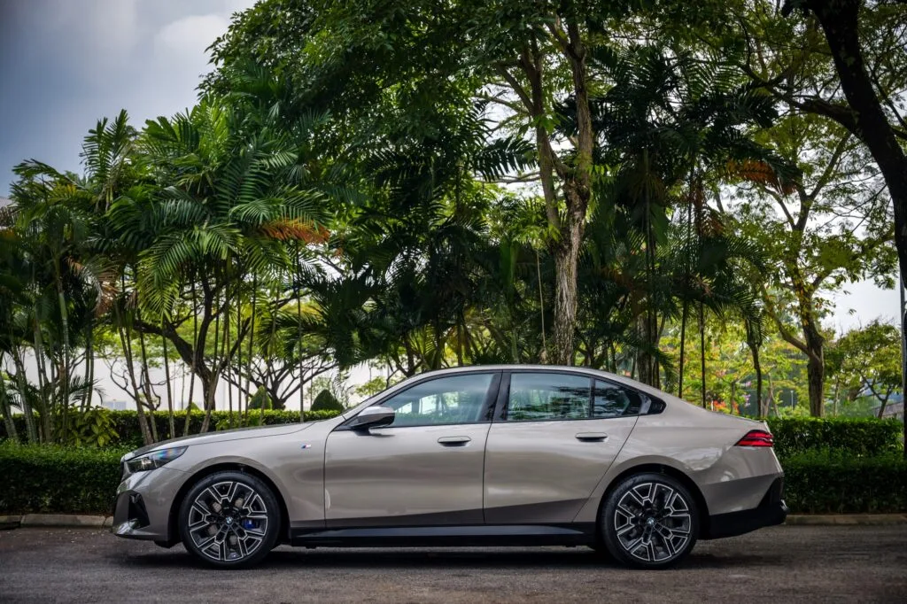 bmw i5 edrive40 m sport pro malaysia