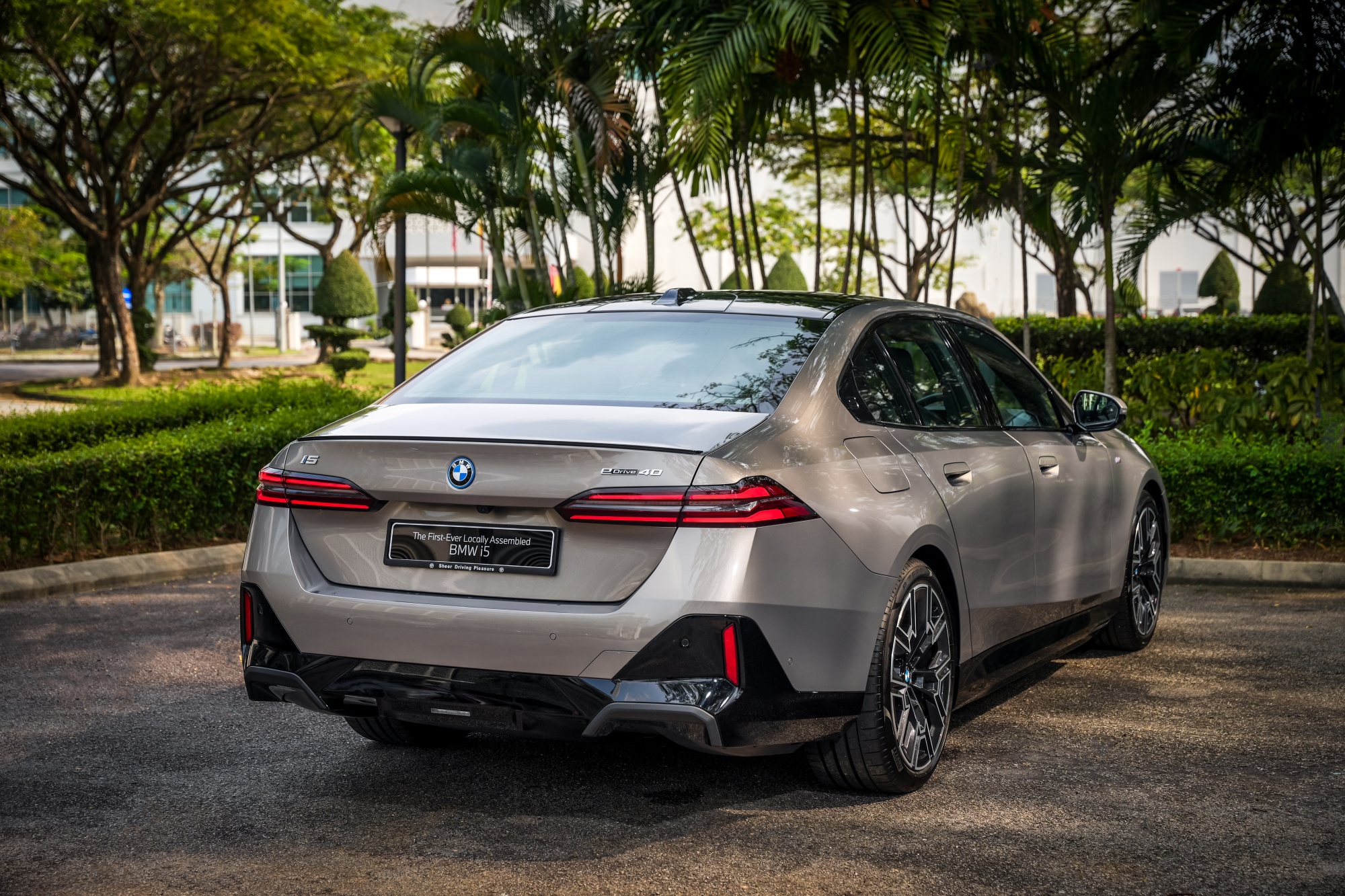 bmw i5 edrive40 m sport pro malaysia