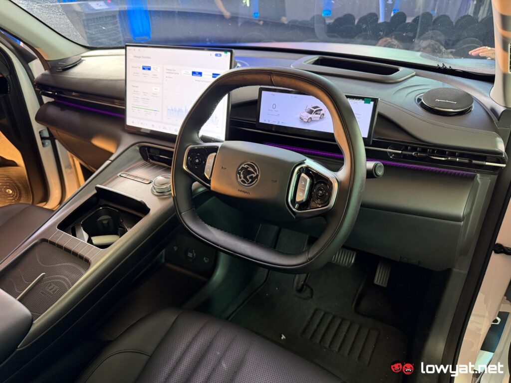 proton emas 7 phev interior