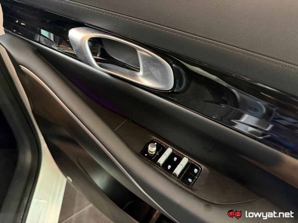 proton emas 7 phev interior