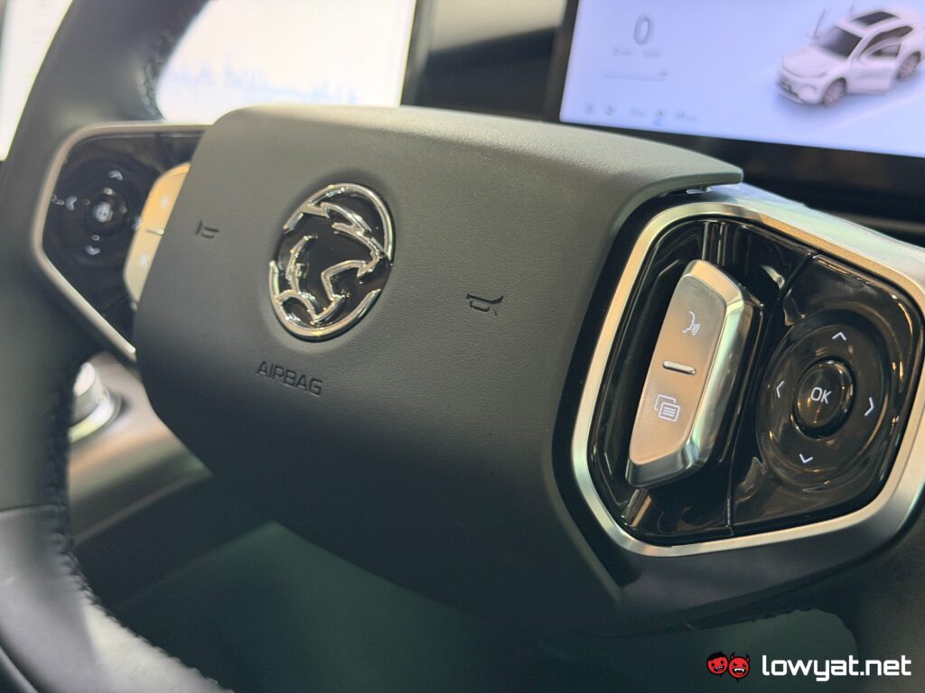 proton emas 7 phev interior