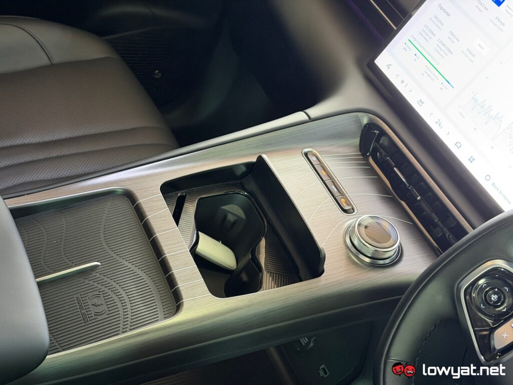 proton emas 7 phev interior