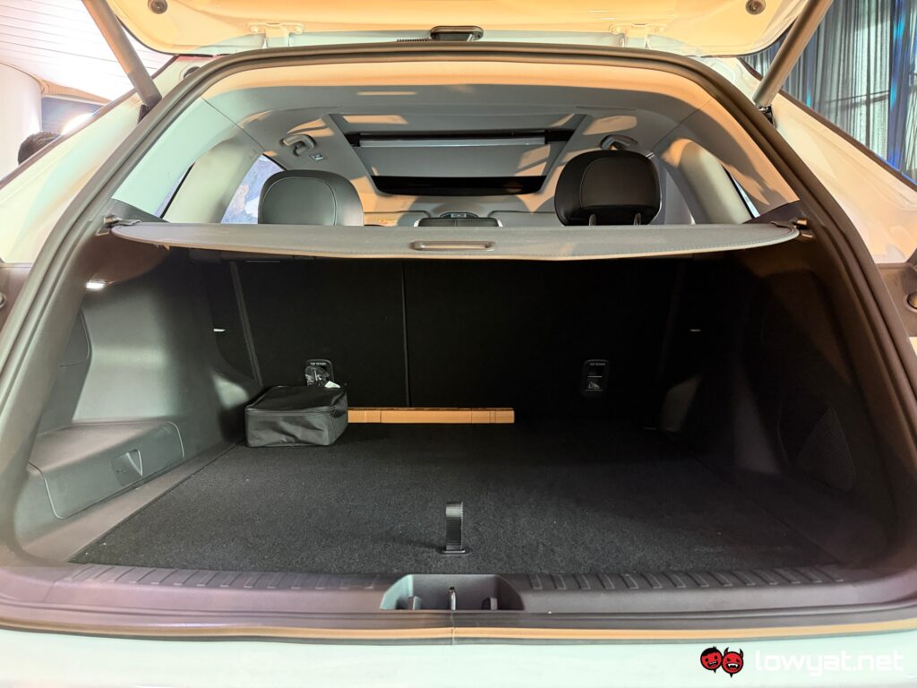 proton emas 7 phev interior