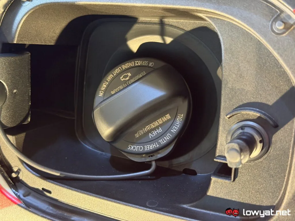 proton emas 7 phev interior