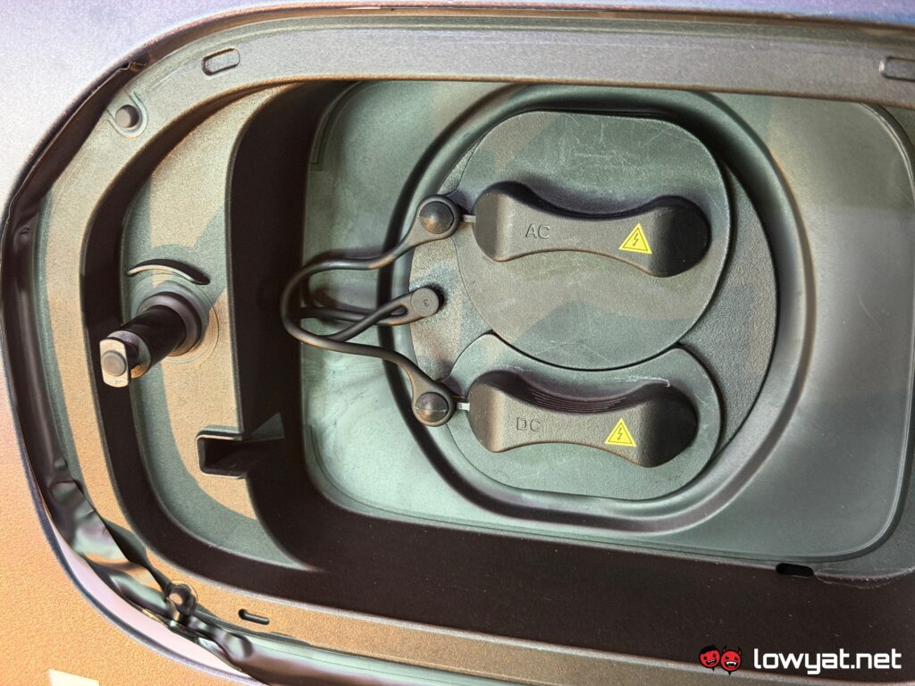 proton emas 7 phev interior