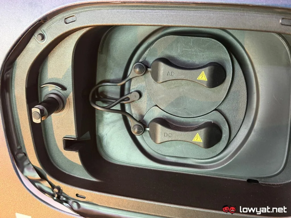 proton emas 7 phev interior