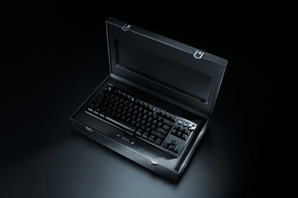 Razer Huntsman Signature Edition in case