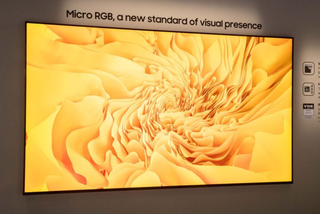 Samsung 85-Inch Glasses-Free 3D Digital Signage