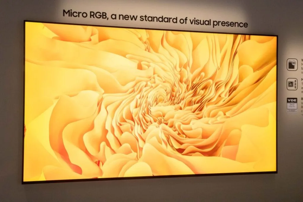 Samsung 85-Inch Glasses-Free 3D Digital Signage