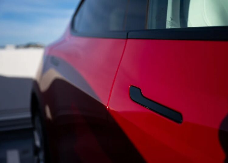 Tesla-Concealed-Door-Handle-1