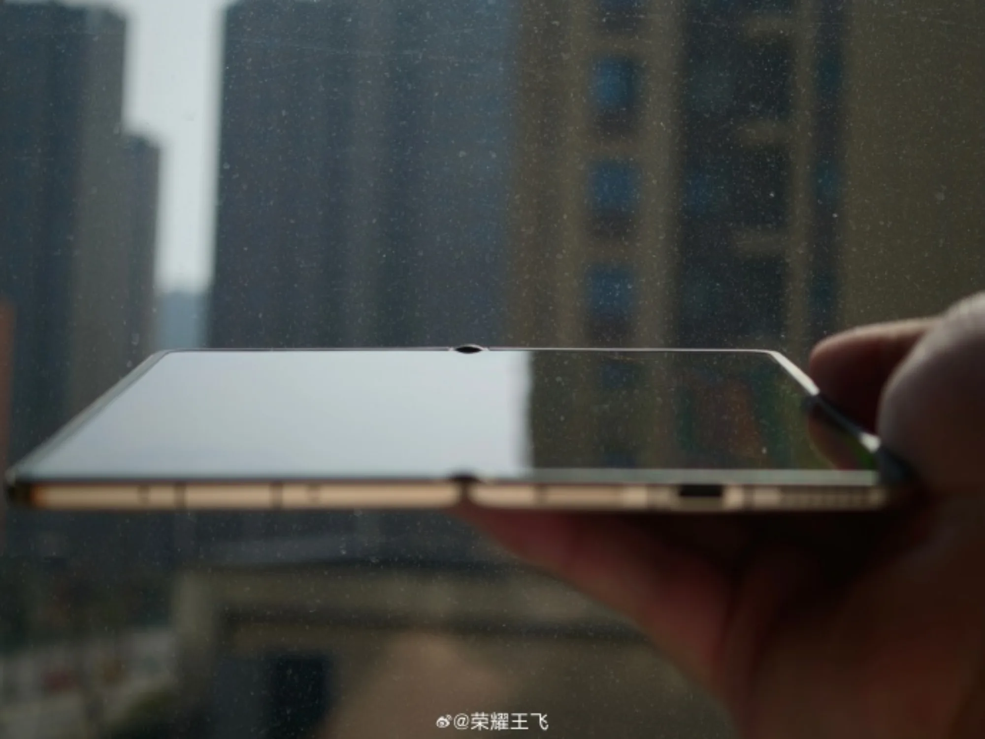 HONOR Magic V6