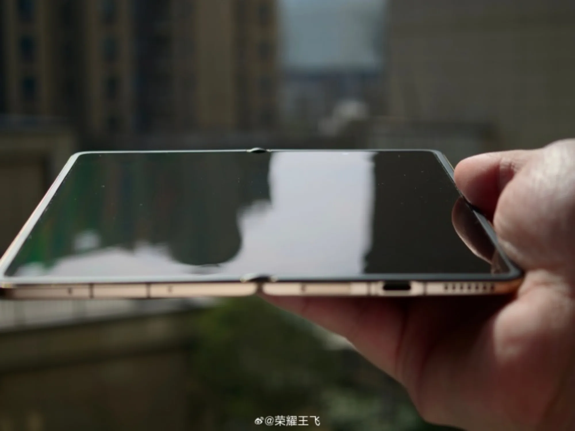 HONOR Magic V6