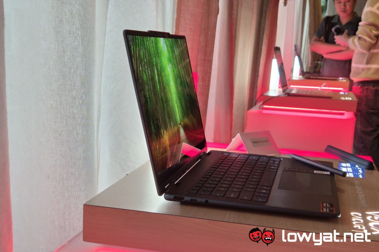 Lenovo Yoga 7a 2-in-1 left