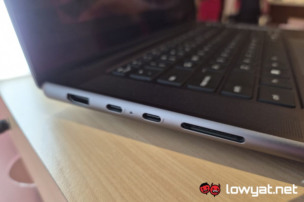 Lenovo Yoga Pro 7i Aura Edition left