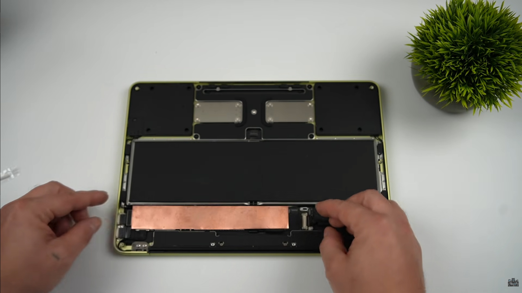 apple macbook neo cooling mod