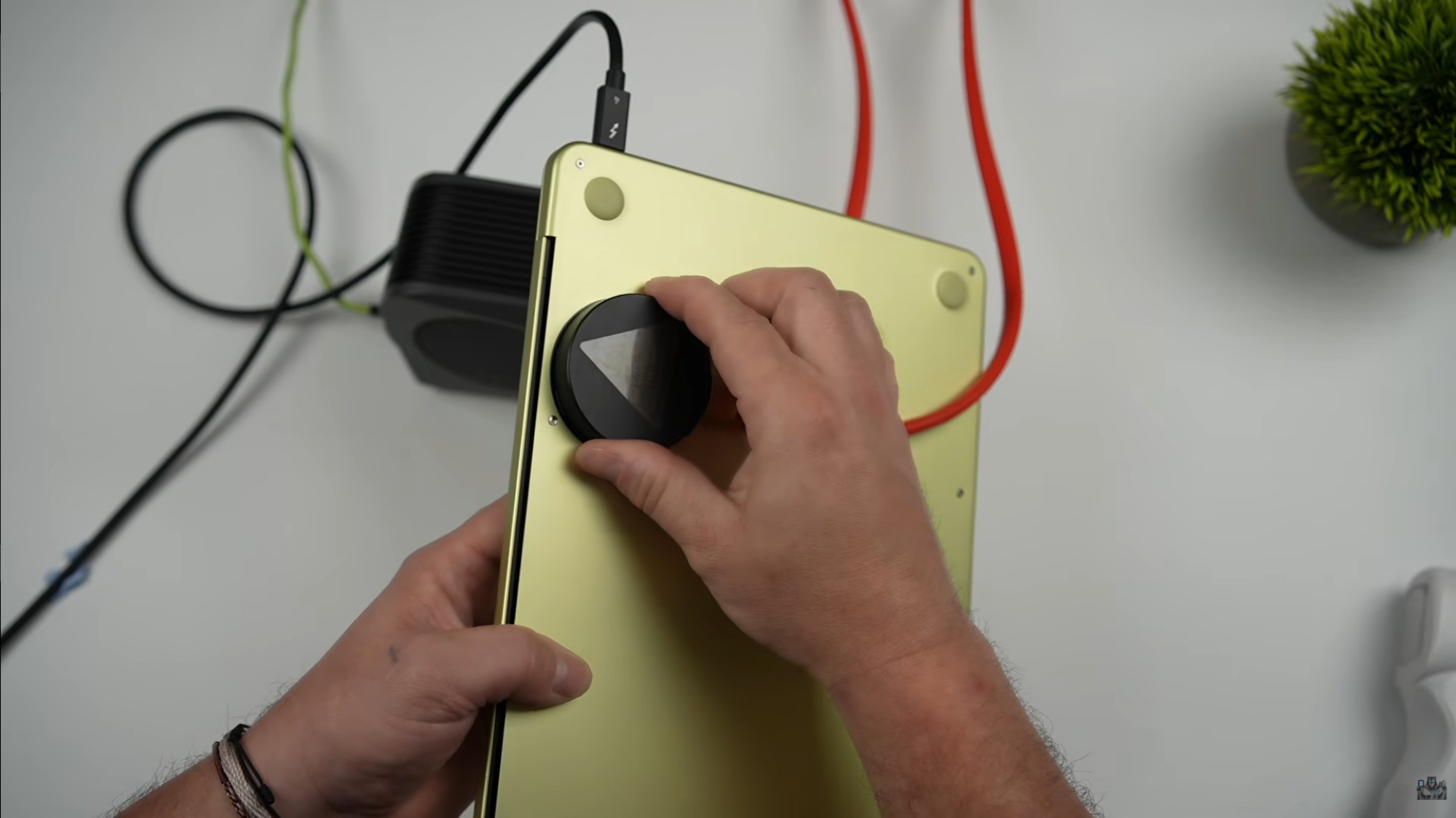 apple macbook neo cooling mod