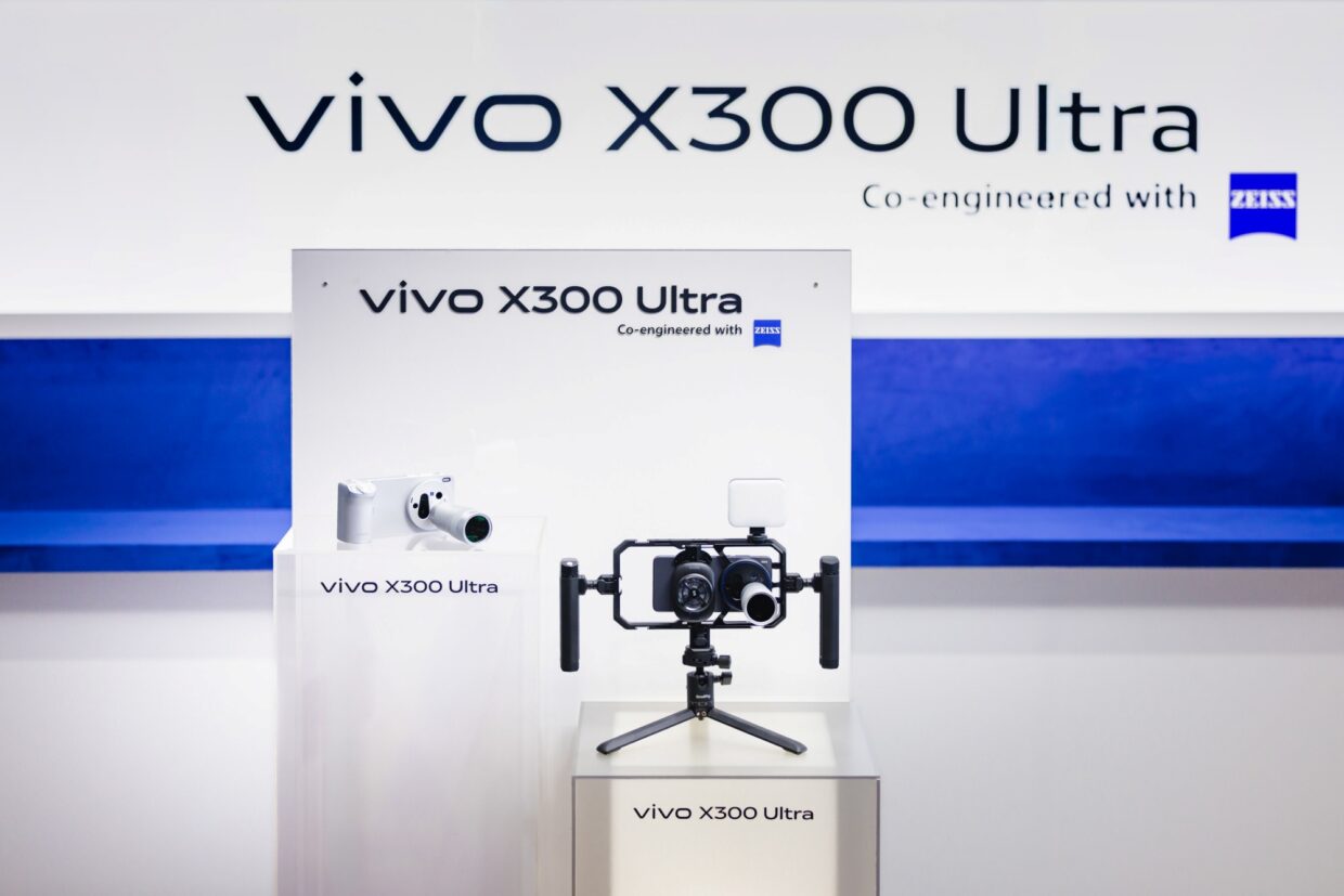 vivo Unveils X300 Ultra, 400mm Telephoto Extender Lens At MWC 2026