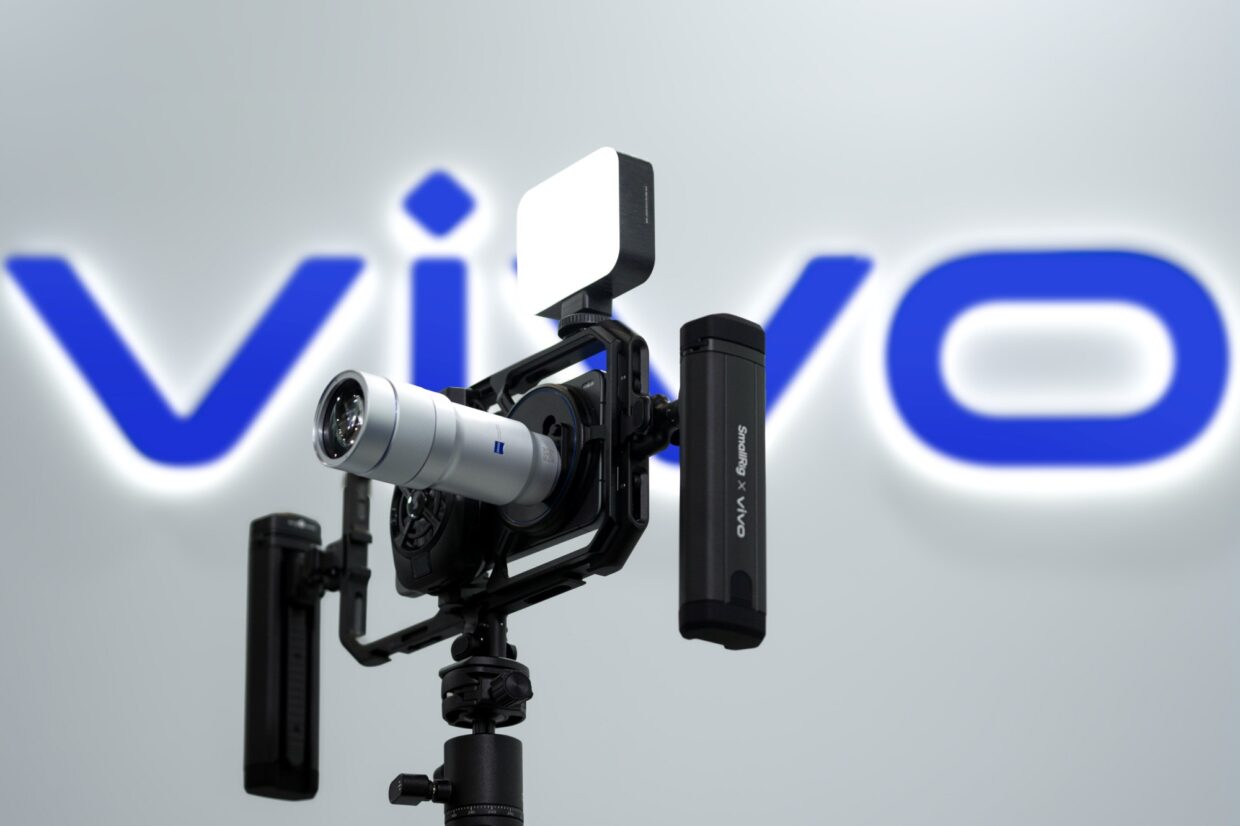vivo Unveils X300 Ultra, 400mm Telephoto Extender Lens At MWC 2026