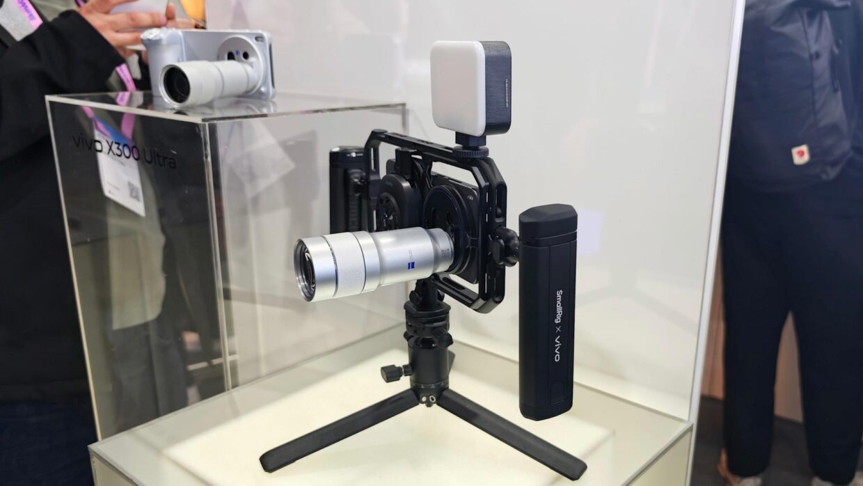 vivo Unveils X300 Ultra, 400mm Telephoto Extender Lens At MWC 2026