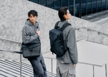 ASUS-ROG-Archer-Messenger-14-Backpack-16-Glamour-Shot-1