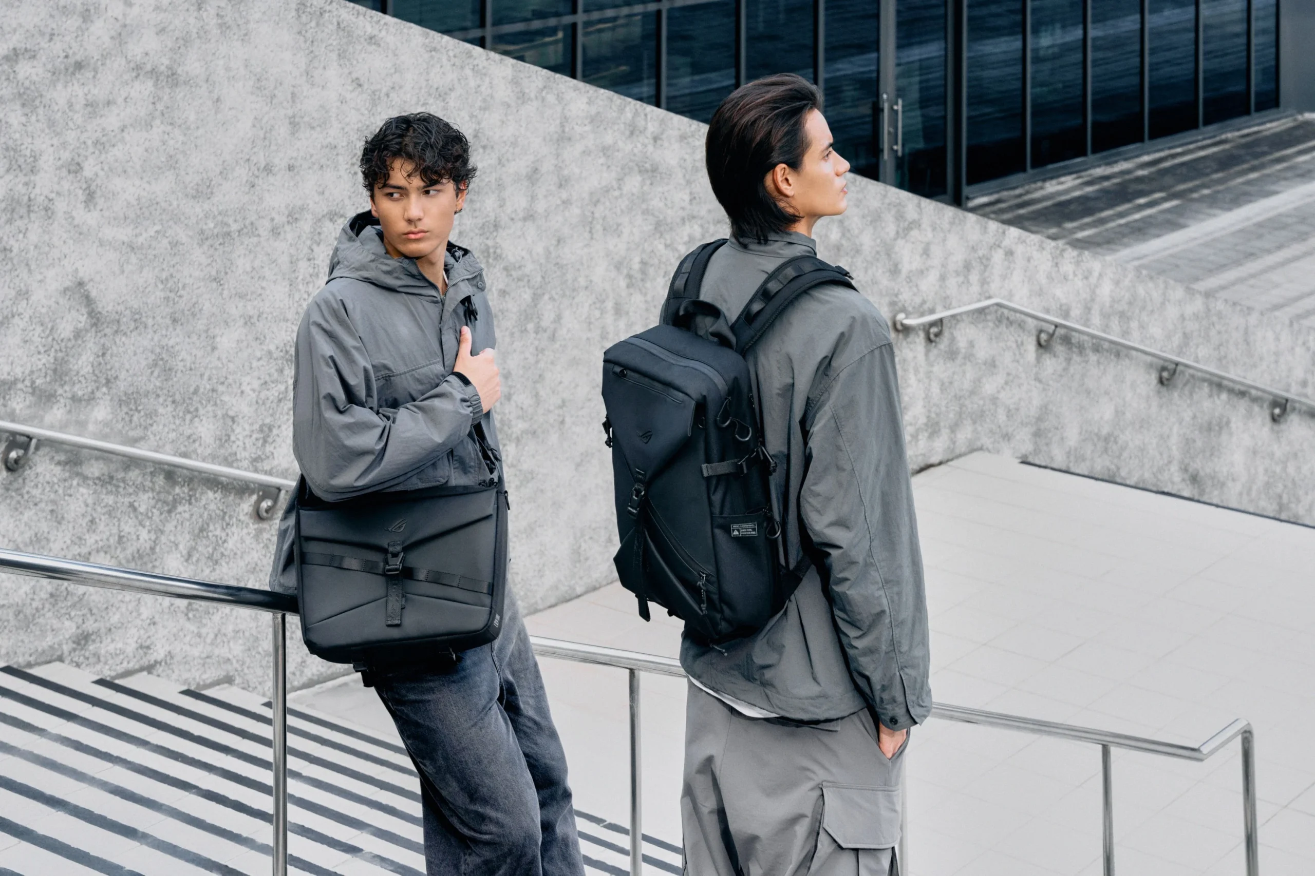 ASUS-ROG-Archer-Messenger-14-Backpack-16-Glamour-Shot-1