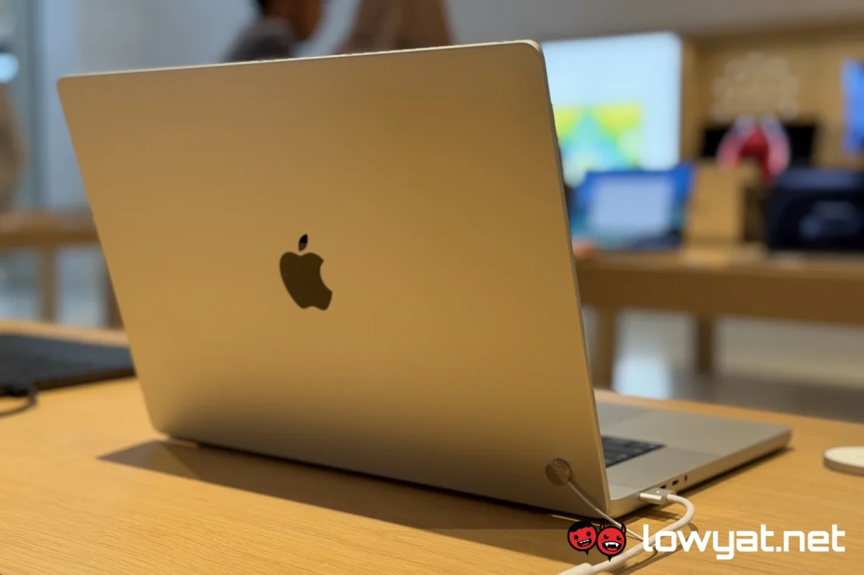 Apple MacBook Pro 14 inch M5 Pro back