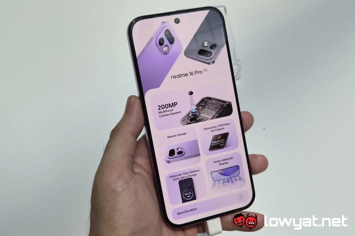 realme 16 Pro front hand