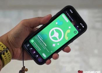 whatsapp apple carplay officially available