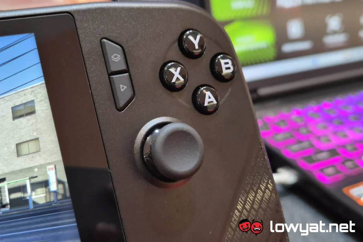 Acer Nitro Blaze Link controls right