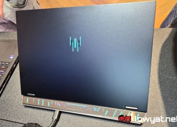 Acer Predator Helios 18 AI lid