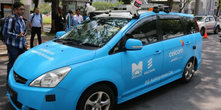 Celcom-5G-showcae-autonomous-car-main hires