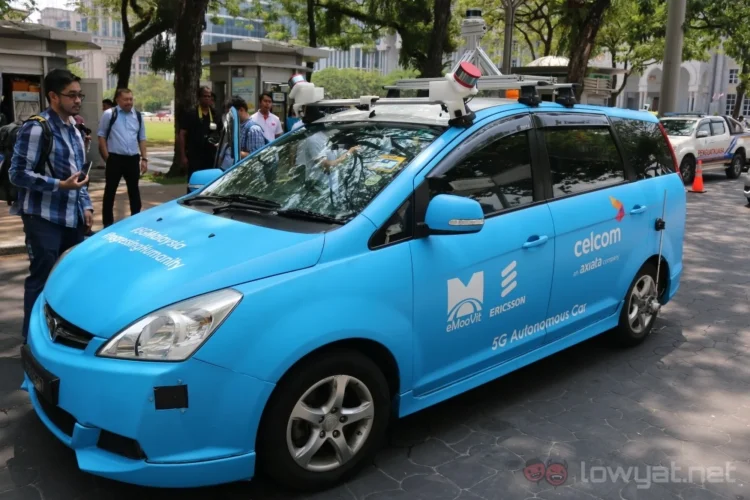 Celcom-5G-showcae-autonomous-car-main hires