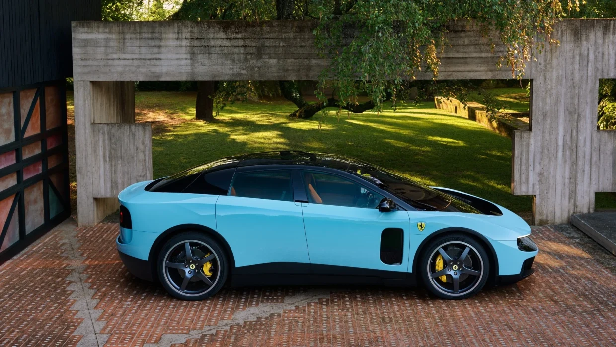 Ferrari Luce side