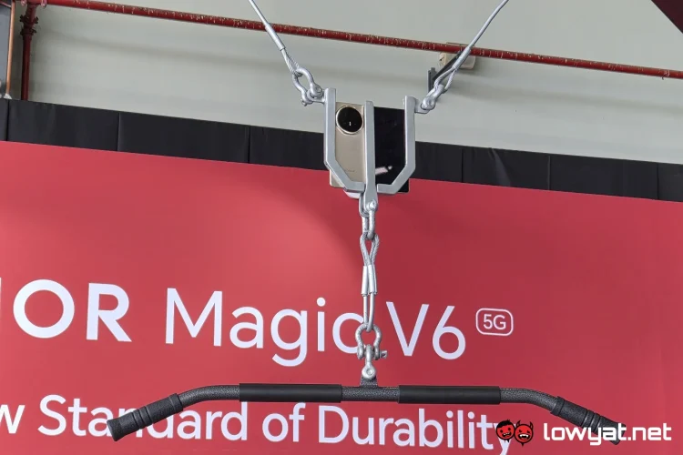 HONOR Magic V6 pull up bar