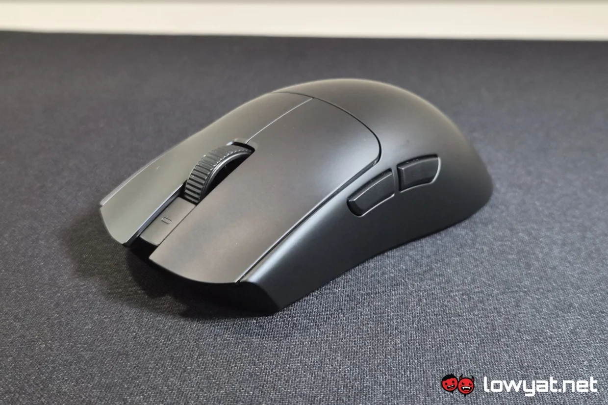 Razer Viper V4 Pro front angle