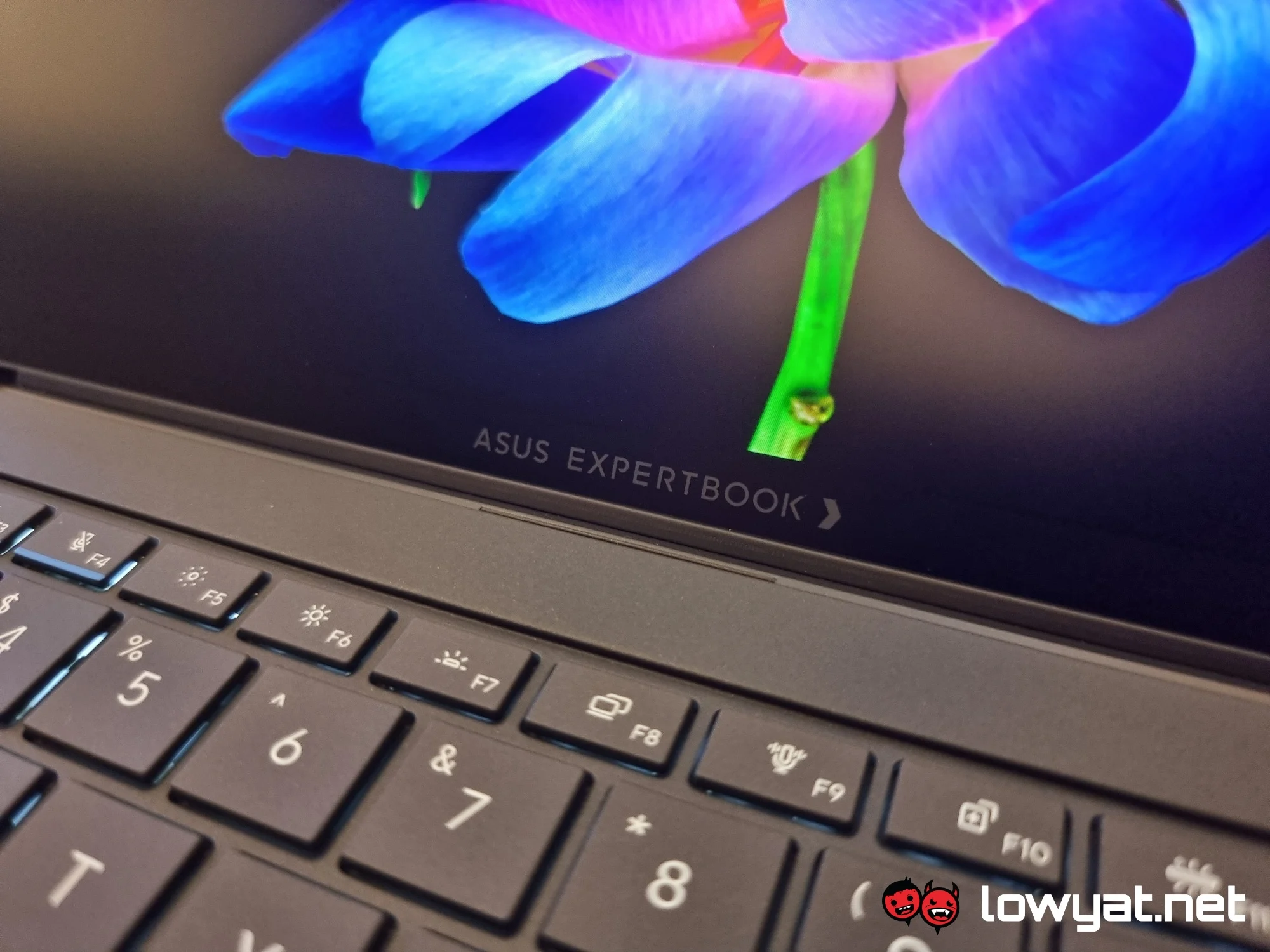 ASUS ExpertBook Ultra Launches