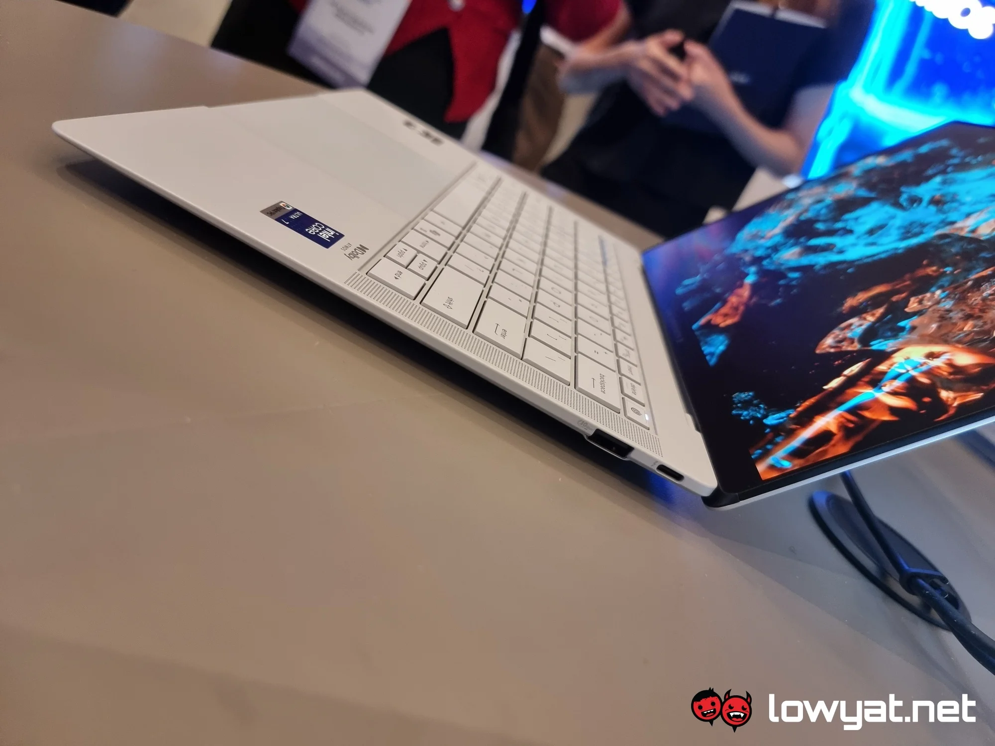 ASUS ExpertBook Ultra Launches