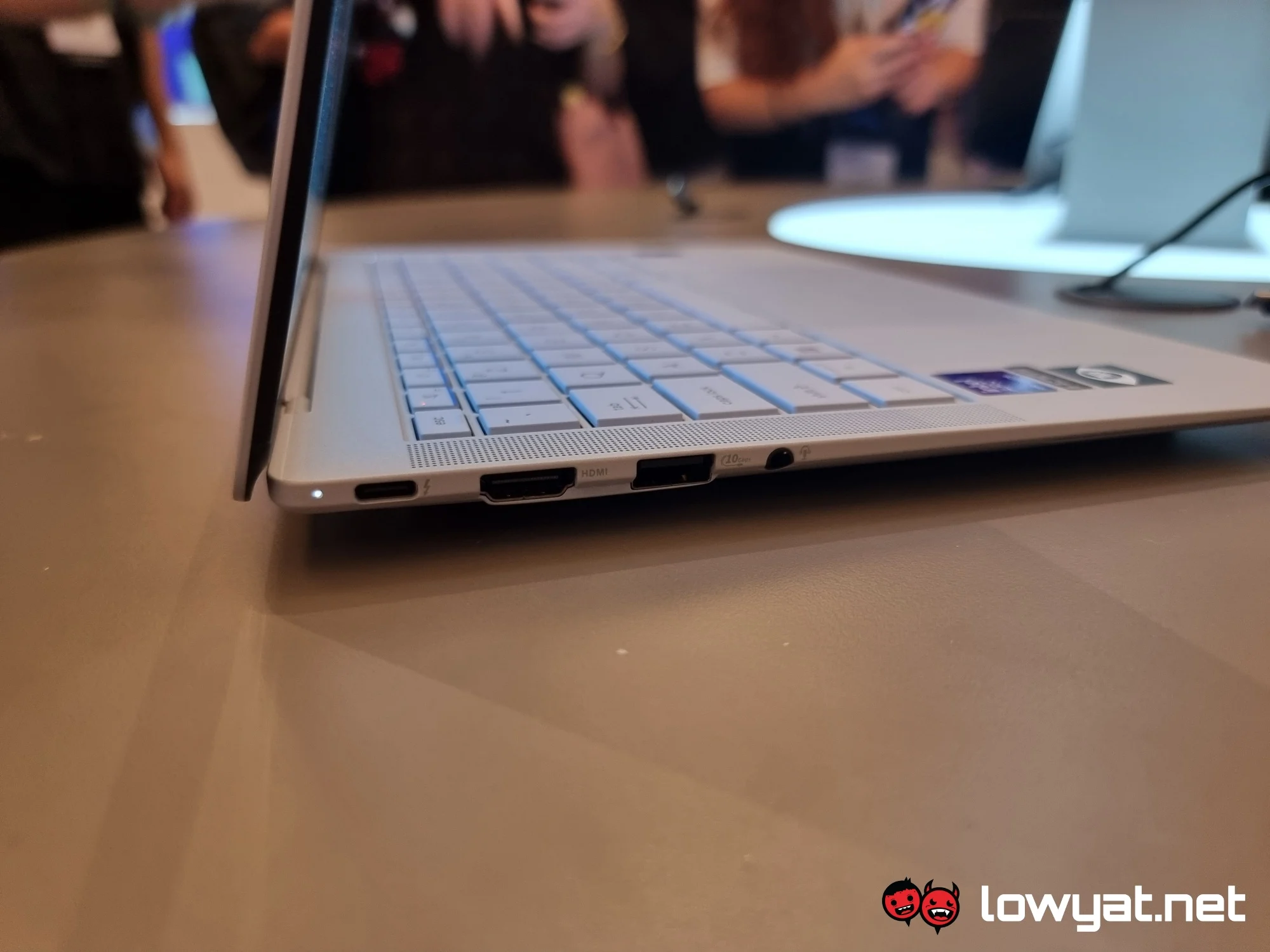 ASUS ExpertBook Ultra Launches