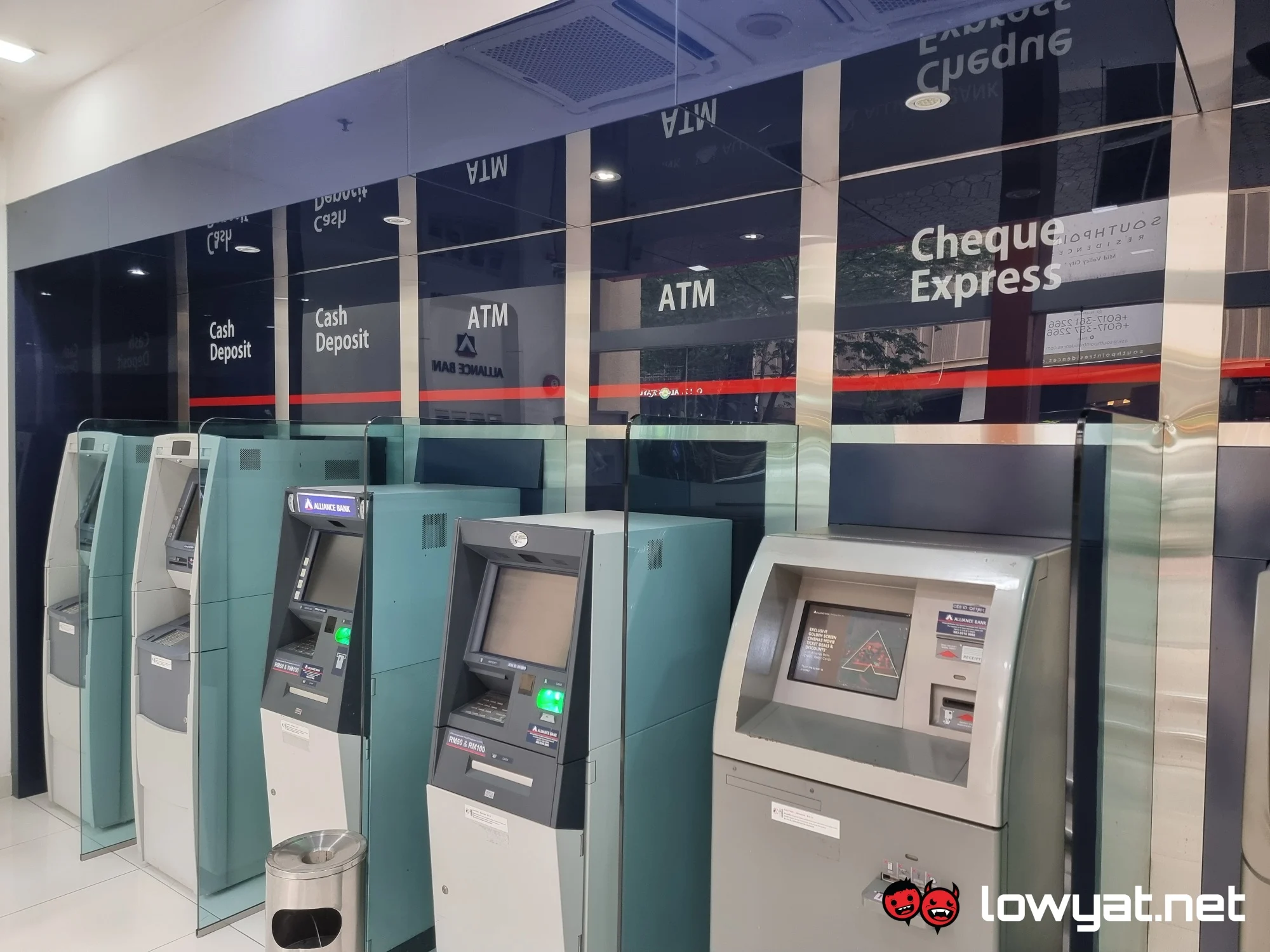 Interbank ATM Withdrawal Fee Waiver Only Applies To Bank-Operated ATMs Nationwide 2 Bank Alliance ATM Stock Image