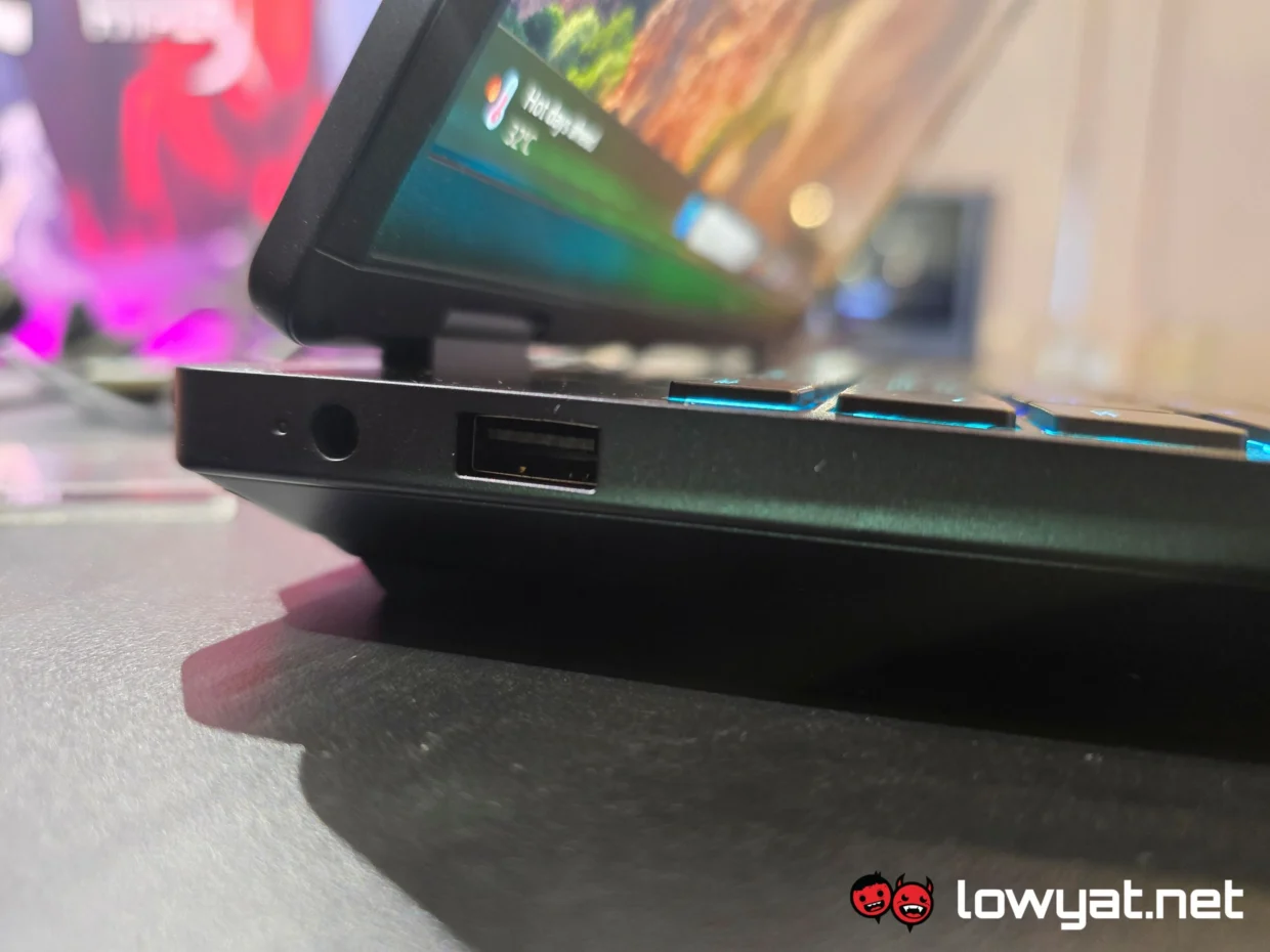 HX Omen 15 2026 Hands On: Thick, Heavy, But Solid 5 HX Omen 15 2026 6