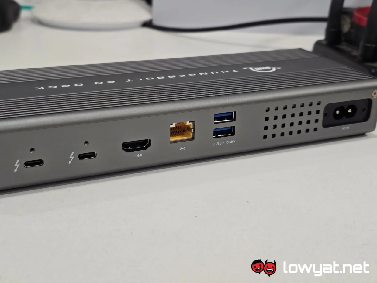 Intel Arc G3 Extreme Kit First Look: Handheld, Docking Station, And Earbuds 5 Intel Arc G3 Extreme Review Kit Unboxing 6