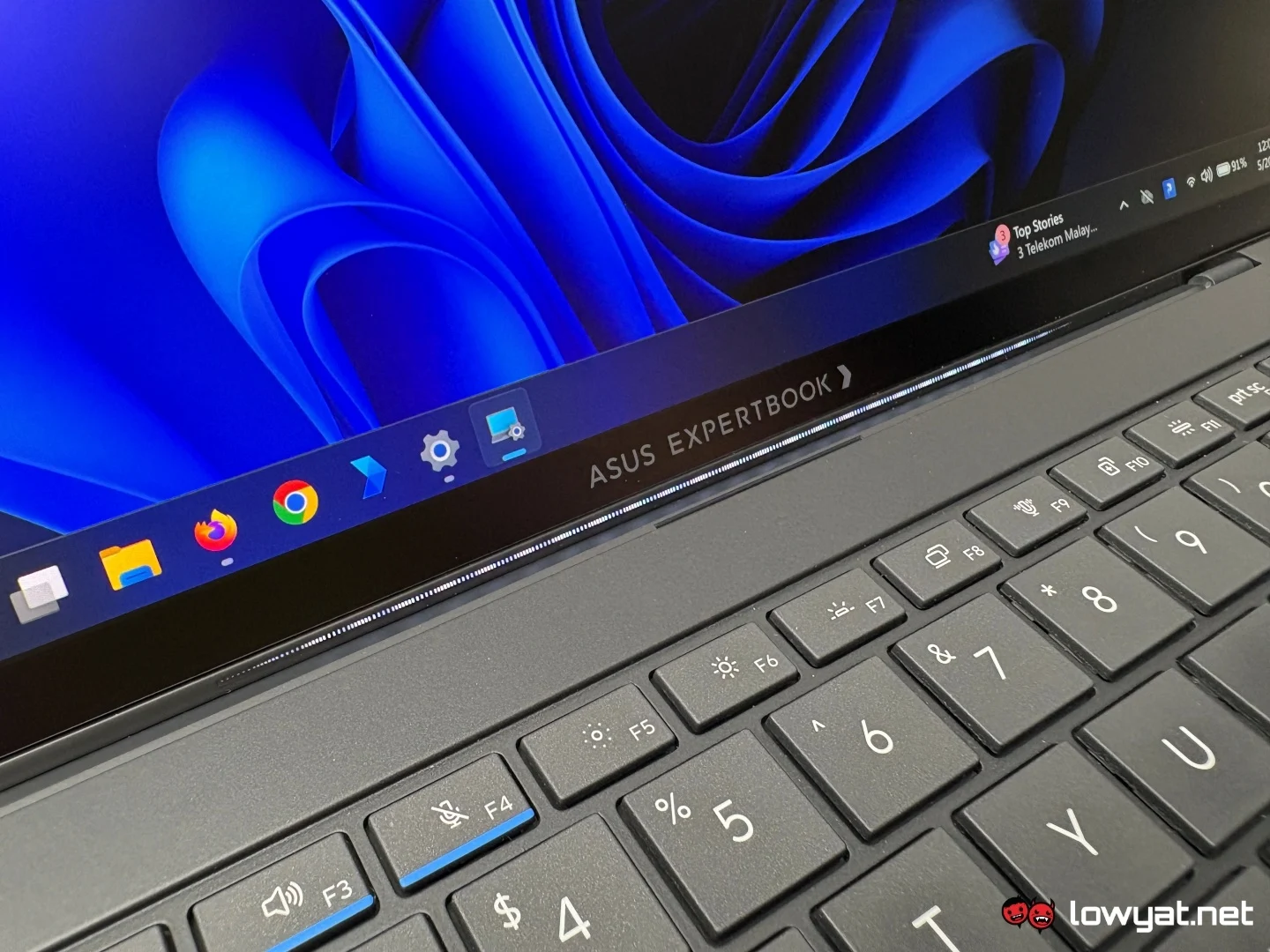 Meet The ASUS ExpertBook Ultra Branded Stock