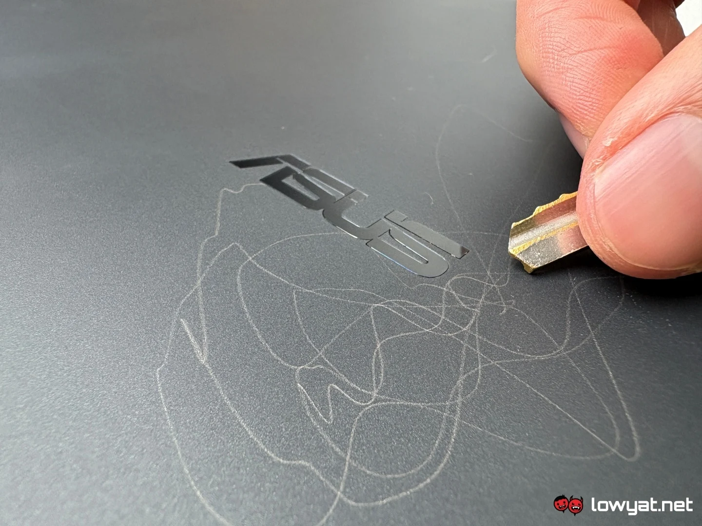 Meet The ASUS ExpertBook Ultra Branded Stock