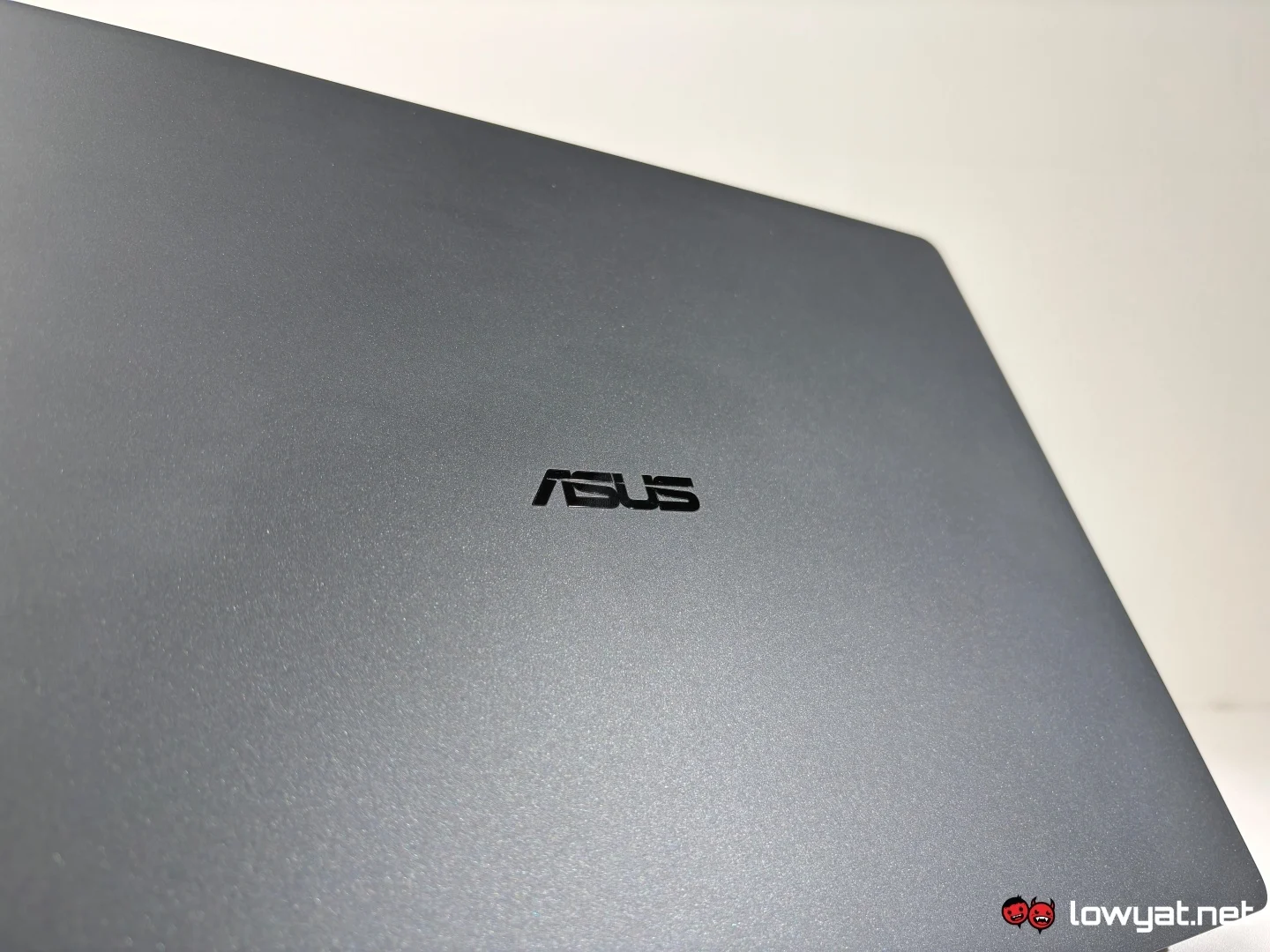 Meet The ASUS ExpertBook Ultra Branded Stock