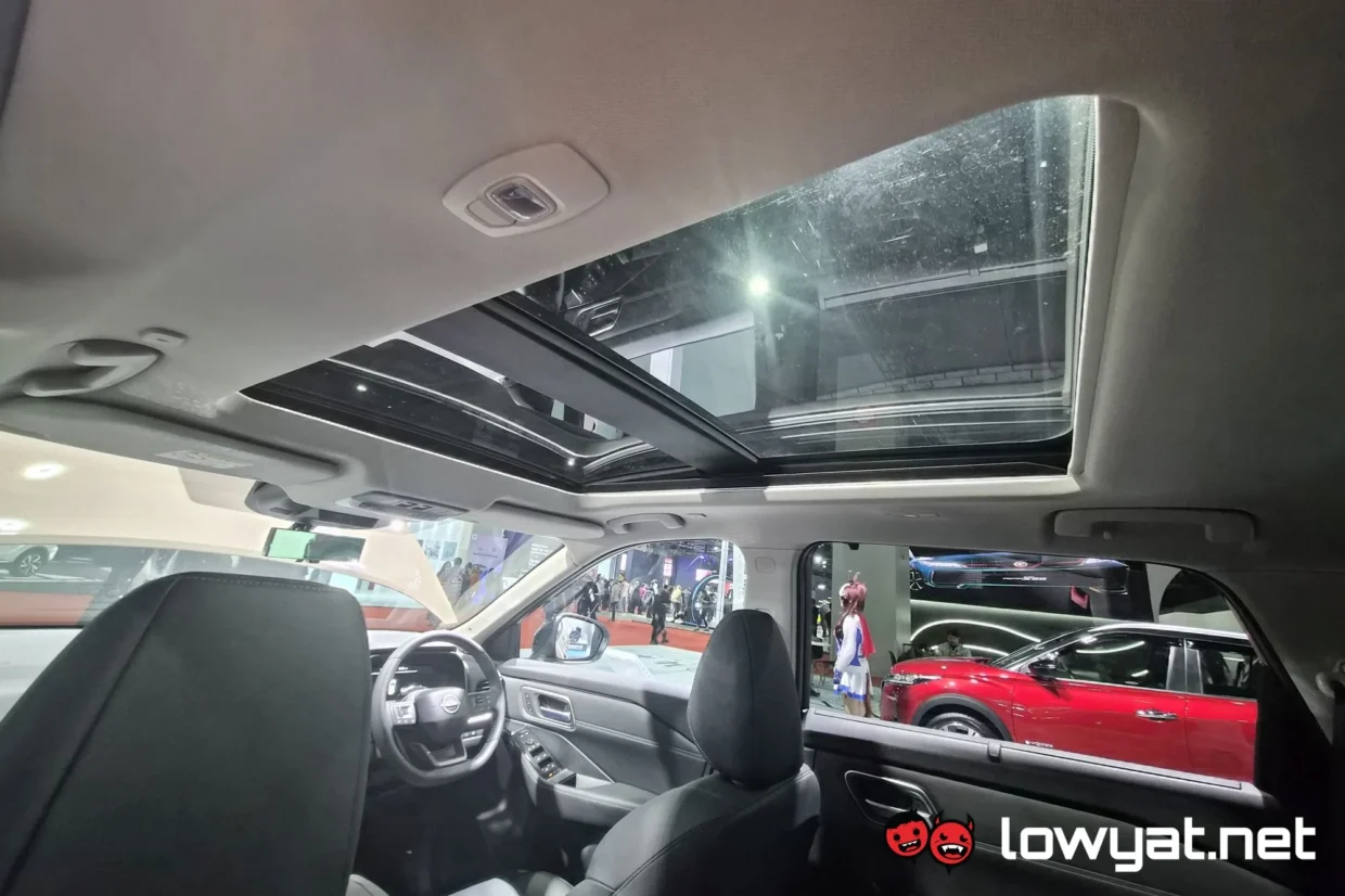 KLIMS 2026: Nissan Unveils X-Trail e-POWER x e-4ORCE In Malaysia 7 Nissan X Trail e POWER x e 4ORCE sunroof