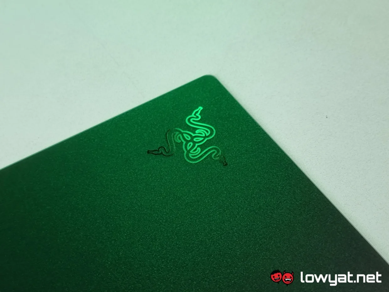 Razer Atlas Pro Review: A Great Glass Pad With One Sizeable Problem 6 Razer Atlas Pro Review
