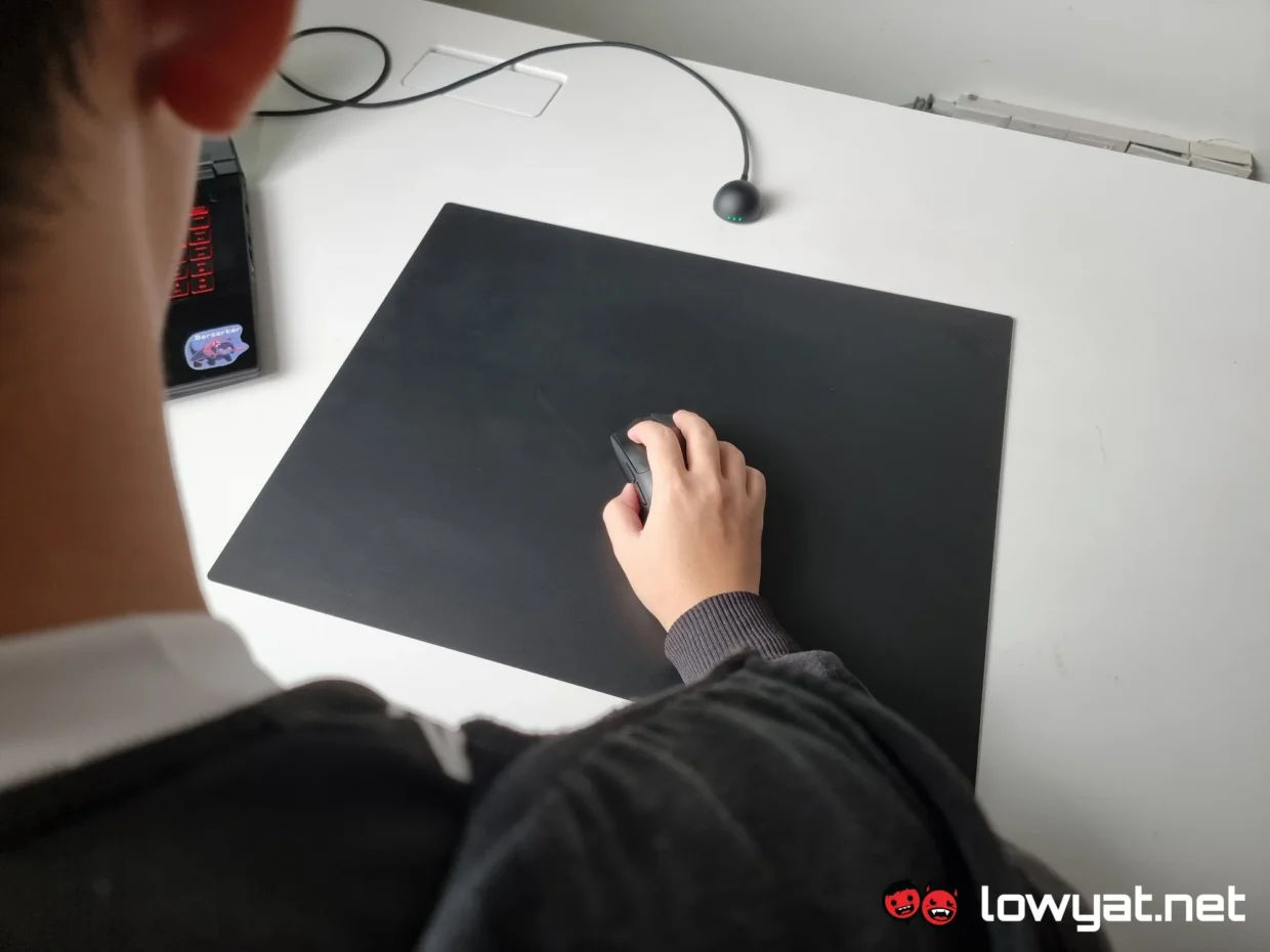 Razer Atlas Pro Review: A Great Glass Pad With One Sizeable Problem 9 Razer Atlas Pro Review