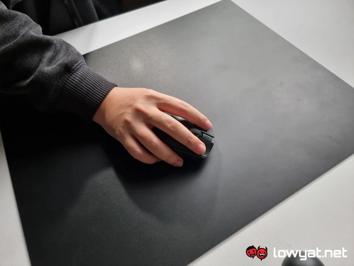Razer Atlas Pro Review: A Great Glass Pad With One Sizeable Problem 7 Razer Atlas Pro Review